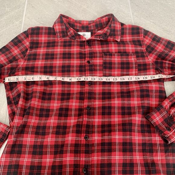On The Byas Men’s Red And Black Plaid Flannel Button Down Shirt Size L - Picture 3 of 4